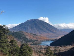 金精峠からの湯の湖と男体山